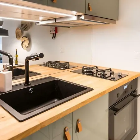 By The Sea With Large Private Terrace 아파트 *